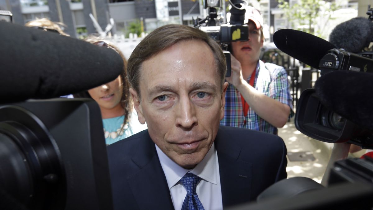 A Os En Libertad Vigilada A Petraeus Por Revelar Secretos