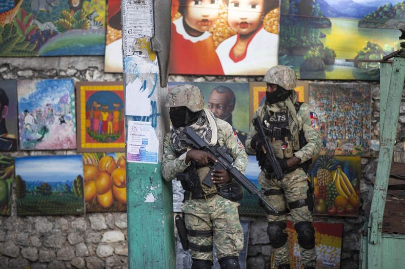 Un grupo de soldados patrullan en Haití tras el asesinato del presidente. AP&nbsp;