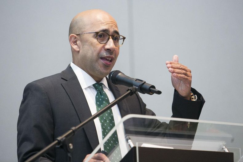 Gustavo Velez.jpg