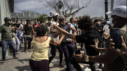 condenan a hasta 15 anos de carcel a nueve manifestantes del 11j en cuba