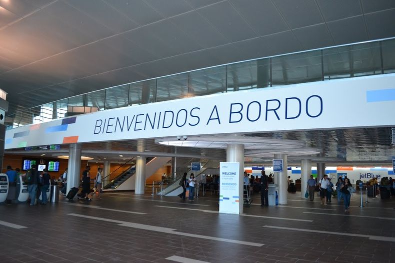 Hall-principal-del-Aeropuerto-Internacional-Luis-Muñoz-Marin-1.jpg