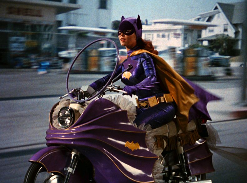 Muere Yvonne Craig, Batichica en la serie Batman de los 60