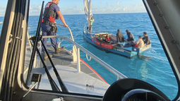mas de 75 balseros cubanos llegaron a los cayos de la florida  en el dia de accion de gracias