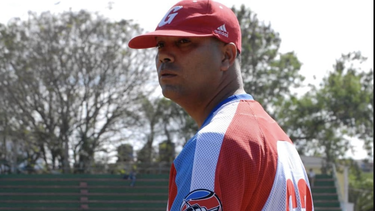 sigue el exodo de deportistas cubanos: el ex lanzador ciro silvino licea marcha rumbo a eeuu