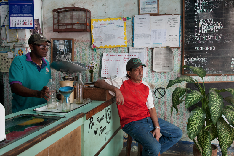 Aumenta el precio del café en el mercado negro en Cuba en medio de su nueva  escasez en la isla
