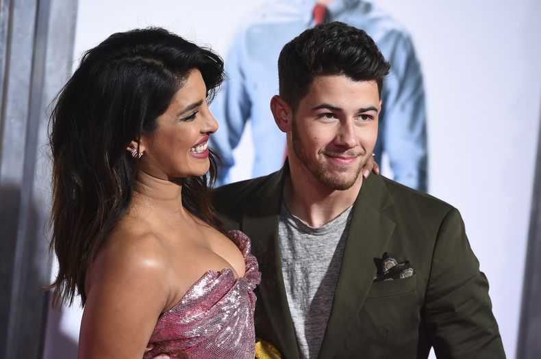 ESP-CEL PRIYANKA CHOPRA-NICK JONAS-BEBÉ